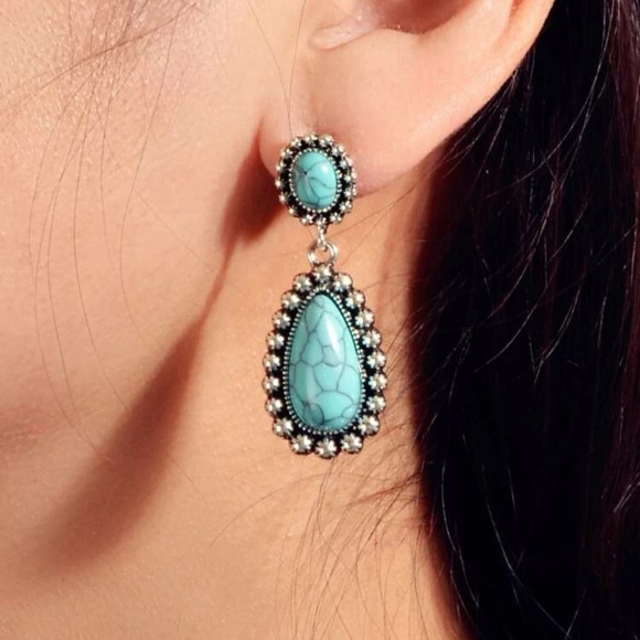 VINTAGE WATER DROP EARRINGS - Picture 2 of 9